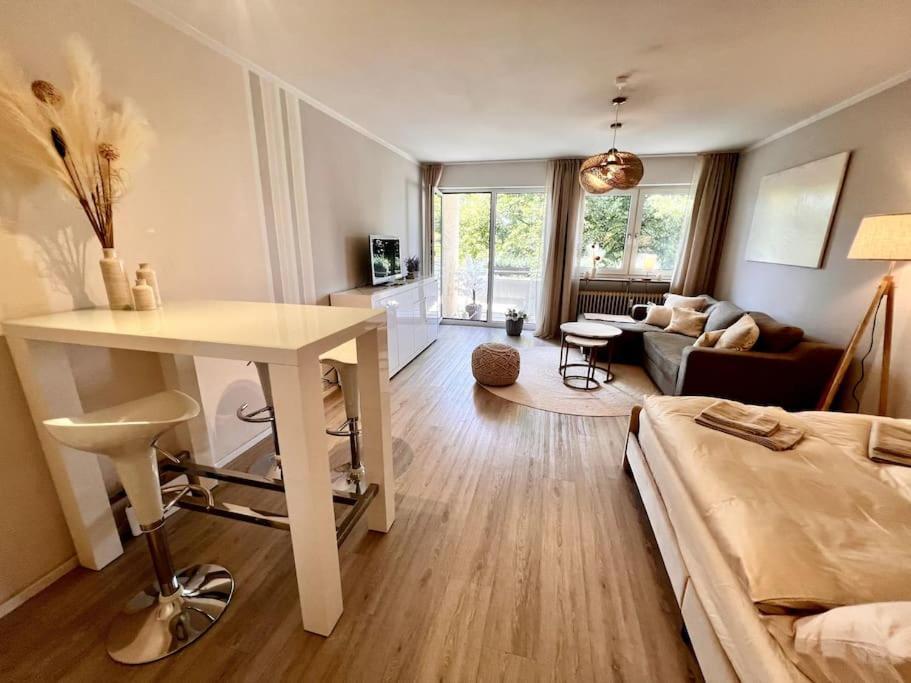 Stylish Studio Apartment With Beautiful Balcony Ingolstadt Bagian luar foto