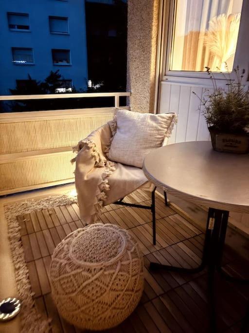 Stylish Studio Apartment With Beautiful Balcony Ingolstadt Bagian luar foto